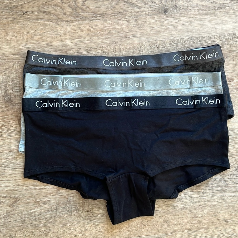 NWOT Calvin Klein boy shorts